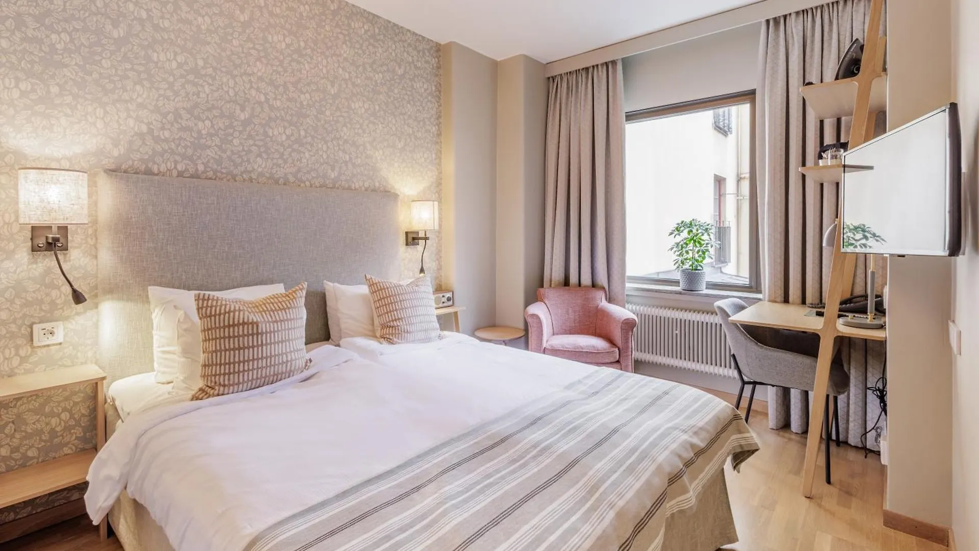 Home Hotel Wellington Stockholm 4*,  Sweden